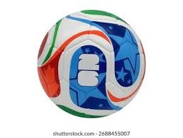 前锋关键时刻进球锁定胜利